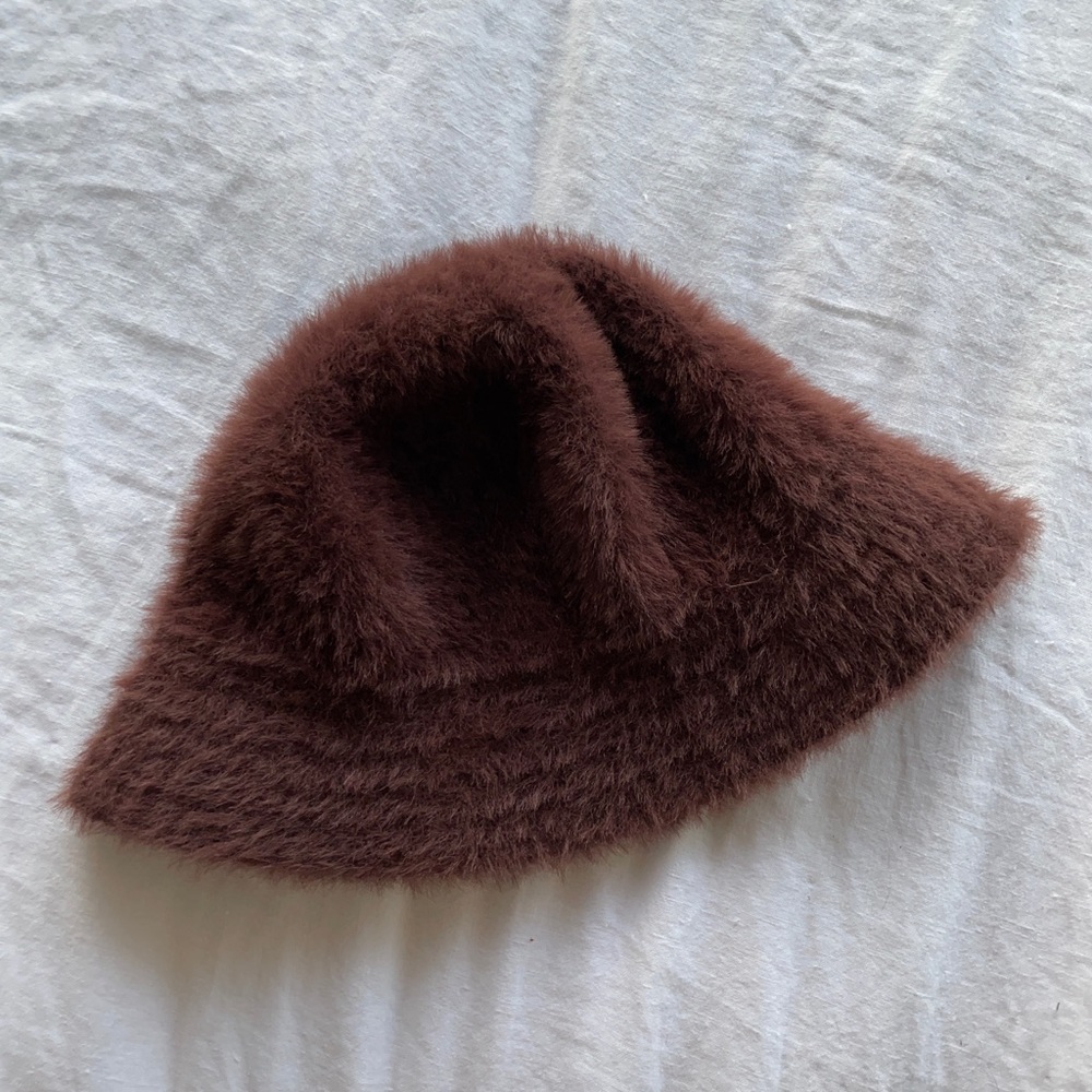 Urban outfitters brown bucket hat / faux fur